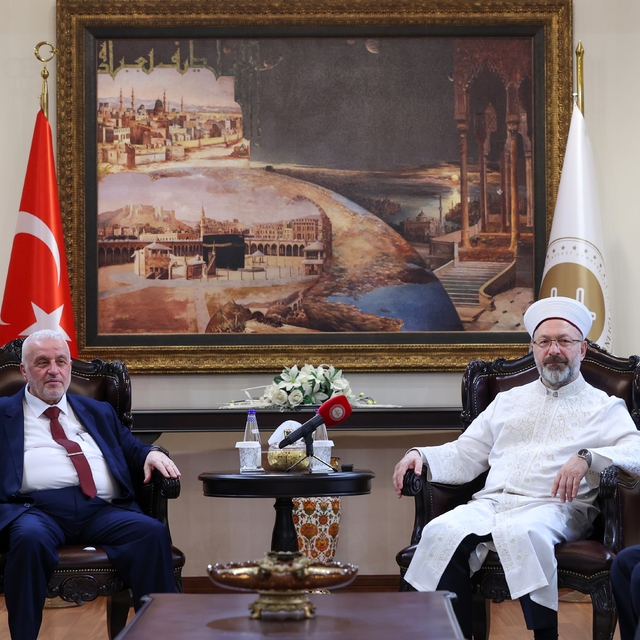 Diyanet İşleri Başkanı Erbaş, Suriye Vakıflar Bakanı Şükri ile görüştü: