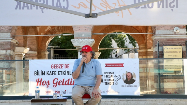 Kocaeli'deki "Bilim Kafe"de "Yapay Zeka Ne Kadar Fırsat, Ne Kadar Tehdit" konusu konuşuldu