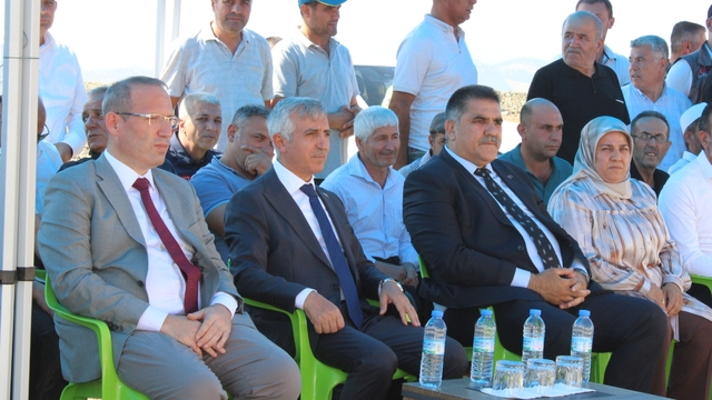 Kahramanmaraş'ta depremzede üreticiler için yapılan 10 ahır teslim edildi