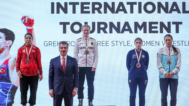 Kocaeli'de düzenlenen güreş turnuvasında 2. gün müsabakaları sona erdi