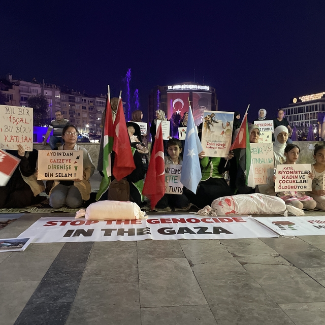 Aydın'da Filistin için oturma eylemi yapıldı