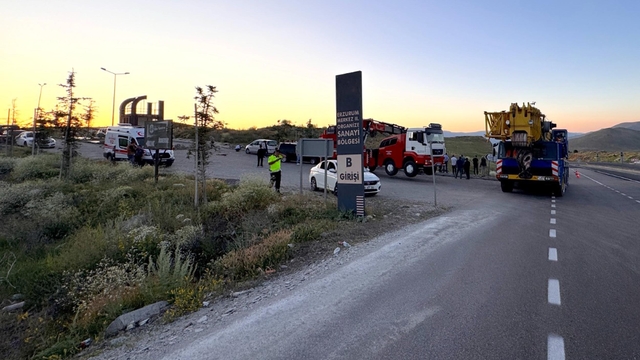 Erzurum'da, devrilen vincin operatörü öldü