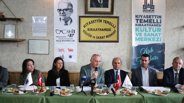 Erzurum'da "Bilim ve Kültür Sohbeti" etkinliğinde bilim adamları ile vatandaşlar buluştu