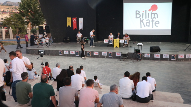 Siirt'te düzenlenen "Bilim Kafe" etkinliğinde enerji konusu ele alındı