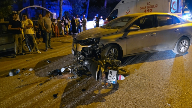 Bursa'da otomobille çarpışan motosikletin sürücüsü yaralandı