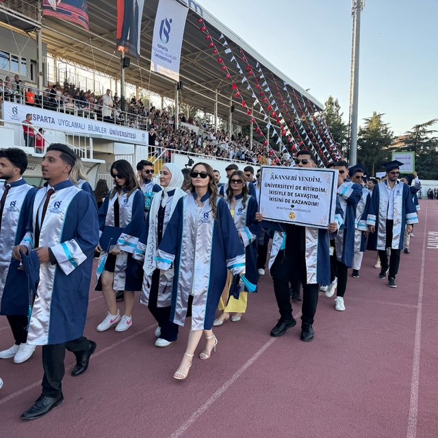 Isparta Uygulamalı Bilimler Üniversitesinde mezuniyet heyecanı