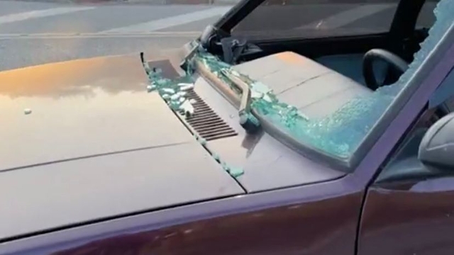 Otomobilin çarptığı emekli albay öldü, çevredekiler 'ışıklandırma' için yolu kapattı