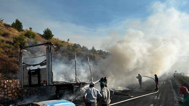 Bilecik'te sunta yüklü dorse yandı