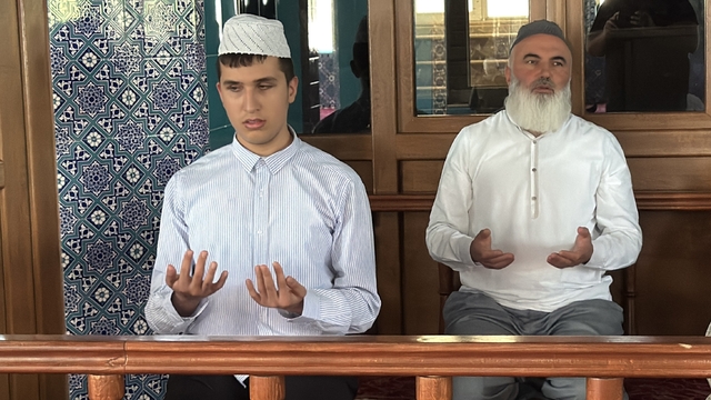 Görme engelli genç hafızlık sınavına hazırlanıyor