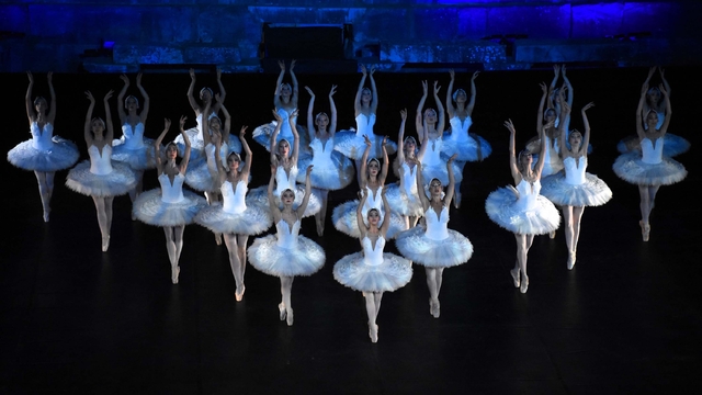 Efes Antik Kenti'ndeki festival, kapılarını 'Kuğu Gölü ile açtı