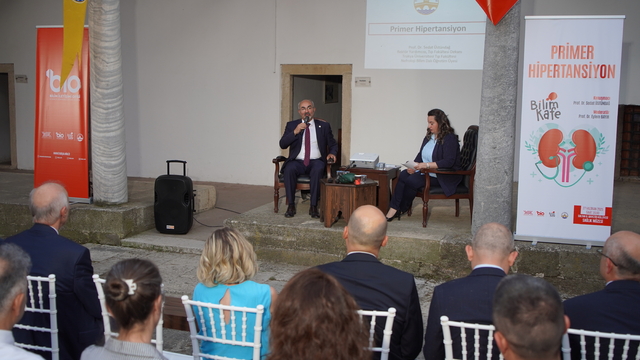 Edirne'de düzenlenen "Bilim Kafe" etkinliğinde "hipertansiyonun etkileri ve alınacak tedbirler" anlatıldı