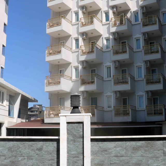 6 katlı otelin kazan dairesinde yangın çıktı, turistler tahliye edildi