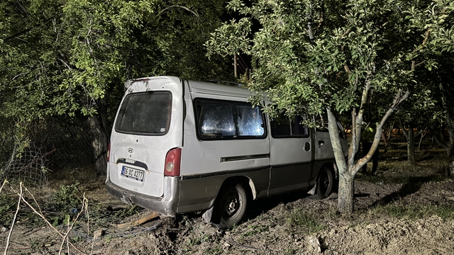 Karaman'da kazada araçta sıkışan sürücü bulunduğu yerden çıkarıldı