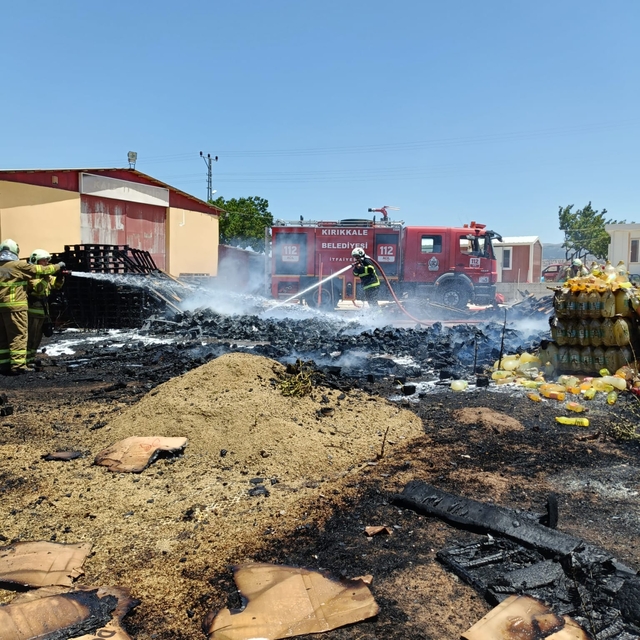 Kırıkkale'de deponun bahçesinde çıkan yangın söndürüldü