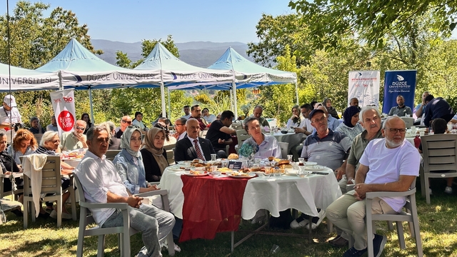 Düzce'de "Bilim Kafe" etkinliği arıcılarla akademisyenleri bir araya getirdi