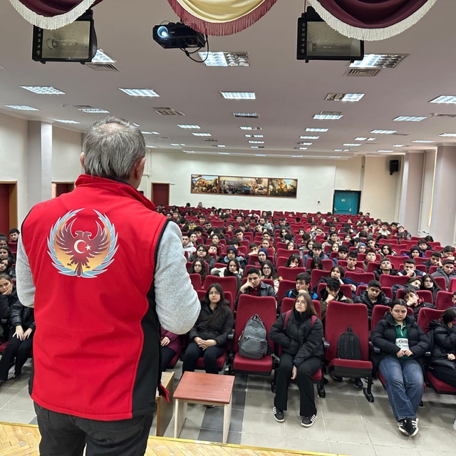 Kırşehir'de emniyet 4 bin 441 öğrenciyi bilgilendirdi