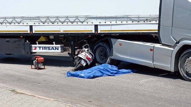 TIR'ın çarptığı motosikletteki 2 kişi öldü
