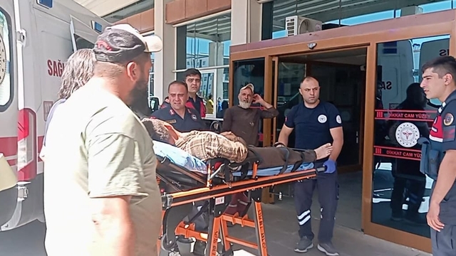 Seydişehir'de motorlu testereyle ağaç kesen kişi kendini yaraladı