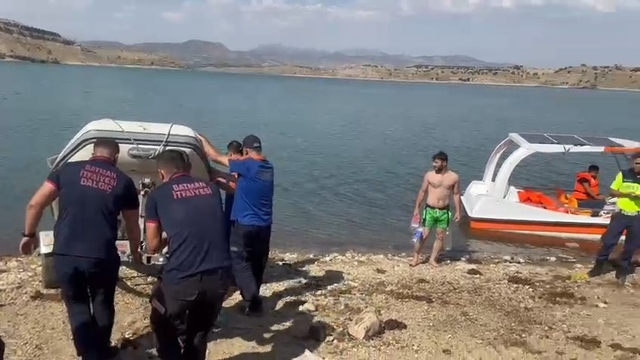 Baraj gölünde insan bedenine benzetilen cisim duba çıktı