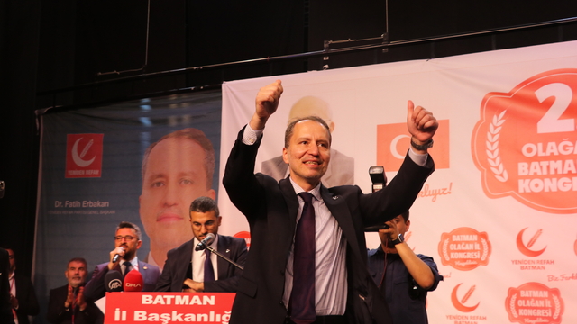 Yeniden Refah Partisi Genel Başkanı Erbakan, partisinin Batman 2. Olağan Kongresi'ne katıldı