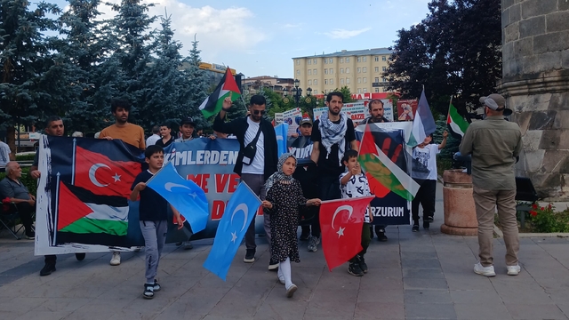 Erzurum'da hekim ve sağlıkçılar Gazze için yürüdü