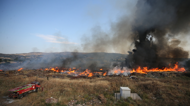 Çanakkale'de otluk alanda çıkan yangın kontrol altına alındı