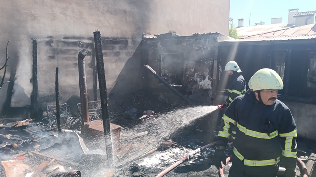 Sivas'ta bir ev yandı