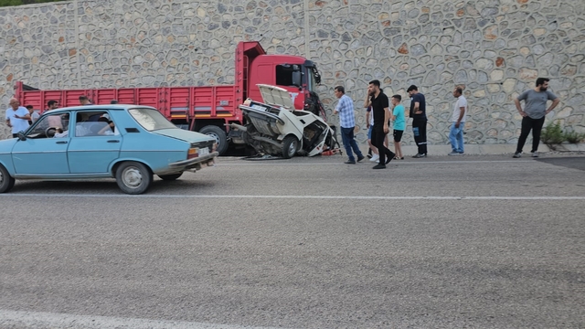 Osmaniye'de TIR ile otomobil çarpıştı; 1 ölü