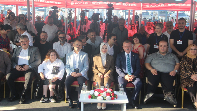 Bakan Göktaş: 5 bin 777 olan engelli kamu çalışanı sayısını 73 bin 800'e çıkardık