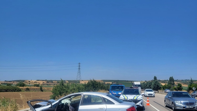 Bursa'da iki otomobilin çarpıştığı kazada 5 kişi yaralandı