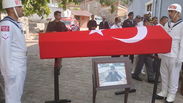 Kıbrıs gazisi memleketi Ezine'de son yolculuğuna uğurlandı