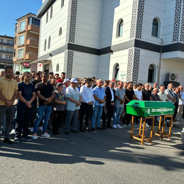 Denizde boğulan Alperen, son yolculuğuna uğurlandı