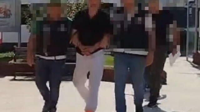 43 yıl hapisle aranan hükümlü çatıdan kaçarken yakalandı