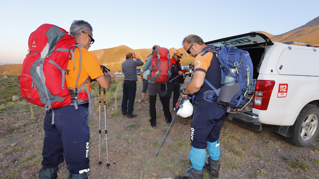 Türk Kızılay Ankara Şube Başkanı Sılay, tırmandığı Hasan Dağı'nda yaralanarak mahsur kaldı