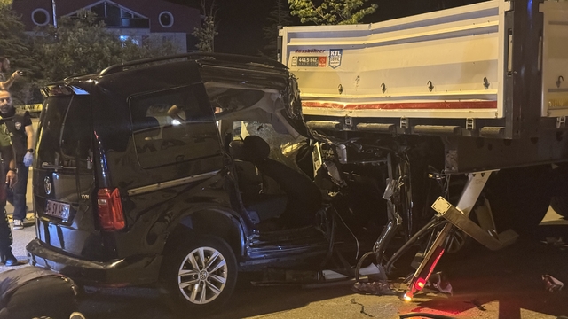 Çankırı'da tıra çarpan araçtaki 5 özel harekat kursiyerinden 2'si öldü, 3'ü yaralandı