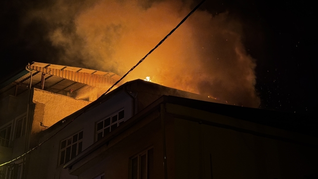 Bursa'da oto tamirhanesinde çıkan yangın hasara neden oldu
