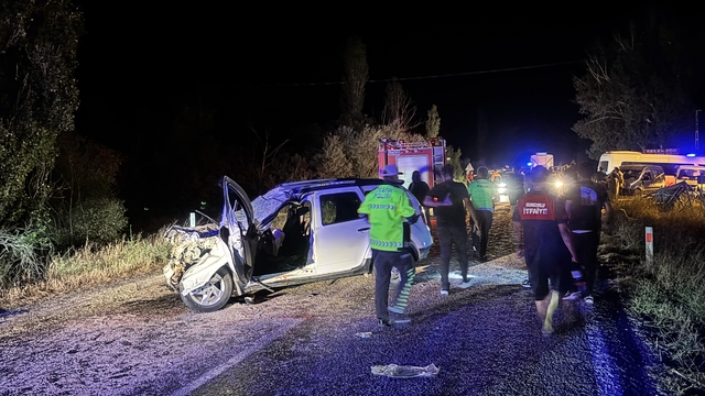 Çorum'da cip ile traktörün karıştığı kazada 5 kişi yaralandı