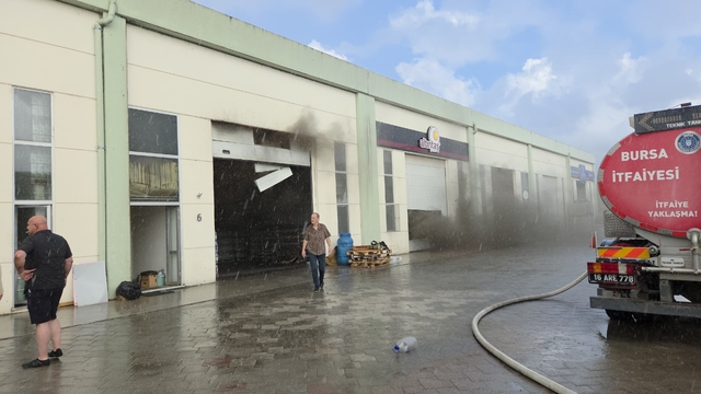 Bursa'da zeytin tesisinde çıkan yangın söndürüldü