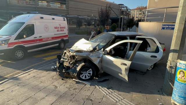 Nevşehir'de otomobil ile kamyonet çarpıştı; 4 yaralı