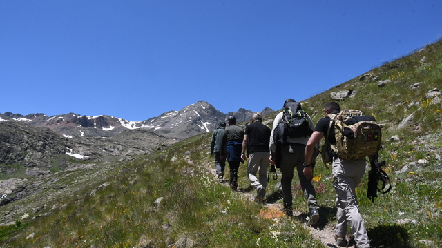 Artabel Gölleri Tabiat Parkı, kıştan kalan kar tabakalarıyla ziyaretçilerini ağırlıyor