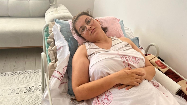 Adana'da eşi tarafından balkondan atıldığı öne sürülen kadın felç kaldı