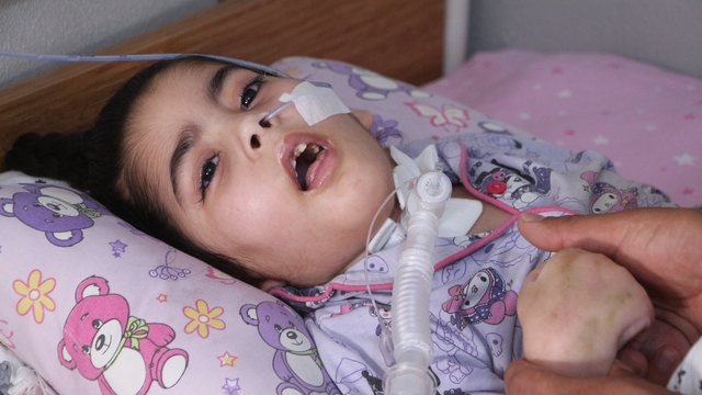 İğne alerjik reaksiyon gösterince Kamile Ebrar, yatağa bağımlı hale geldi