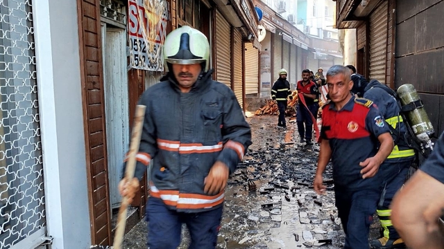 Şanlıurfa'da havai fişek deposunda çıkan yangın söndürüldü