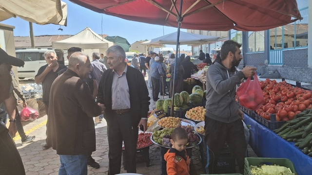 Ulaş'ta semt pazarı yeni yerinde kuruldu