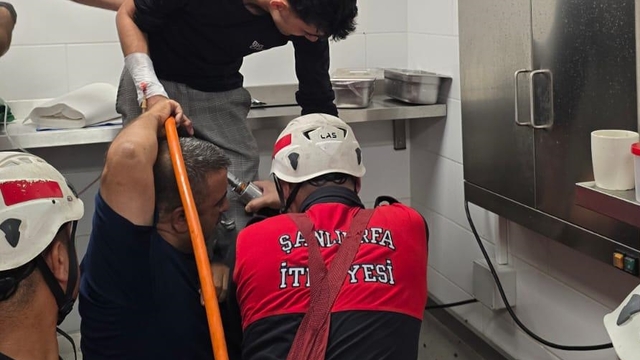 Şanlıurfa'da elini kıyma makinesine kaptıran çocuğu itfaiye kurtardı