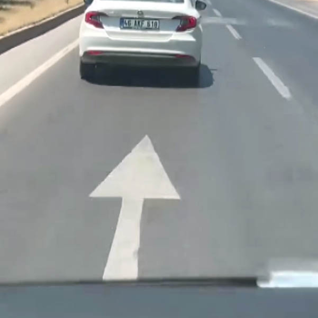 Ambulansa yol vermeyen sürücüye 993 lira ceza