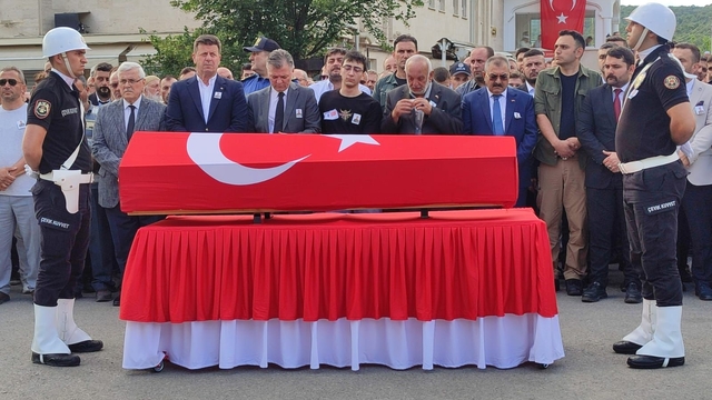 Kazada ölen polis memuru Sakarya'da toprağa verildi