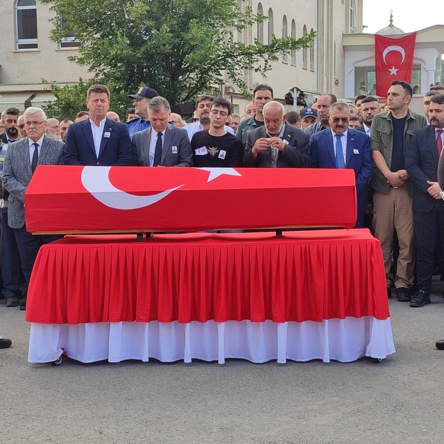 Kazada ölen polis memuru Sakarya'da toprağa verildi