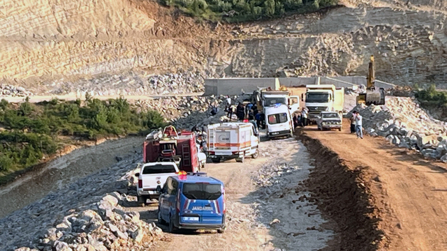 Baraj göleti inşaatında göçük altında kalan işçi öldü