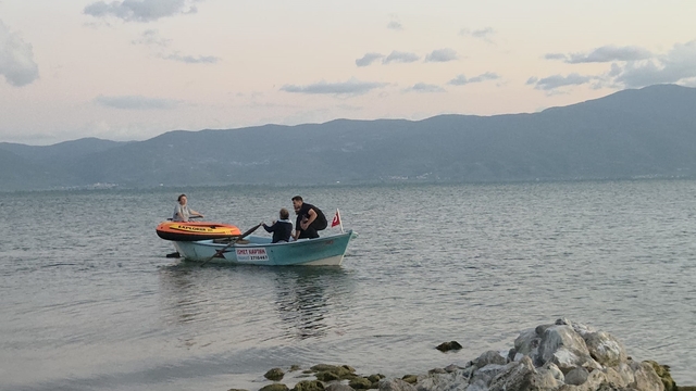 İznik Gölü'nde botta mahsur kalan turist kurtarıldı